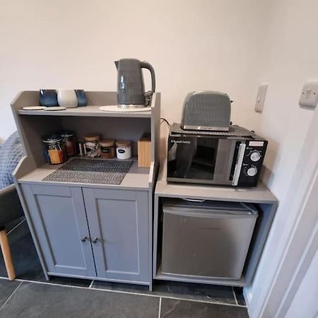 The Den - A Modern, Quirky, Self Contained Unit Apartment Браунтън Екстериор снимка